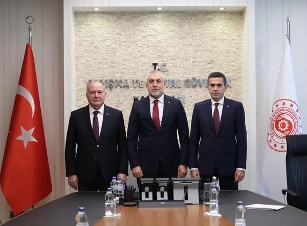 Asgari ücret için rakam konuşuldu mu? Bakan Işıkhan'dan milyonları ilgilendiren açıklama